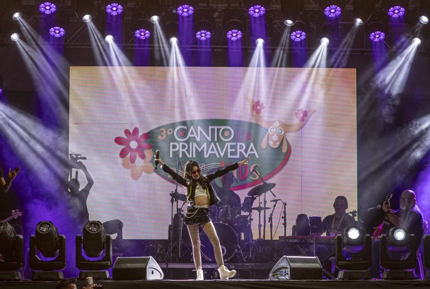 Final do concurso contou com show da cantora Bia Lasmar e com 24 apresentações de crianças e adolescentes finalistas do concurso. (Foto: Reprodução)