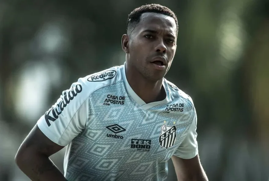 STJ decide que Robinho deve cumprir pena por estupro no Brasil