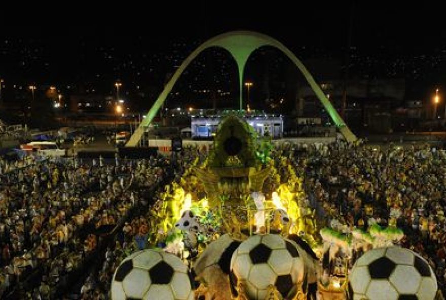 906176-desfile_escolasdesamba_riodejaneiro00