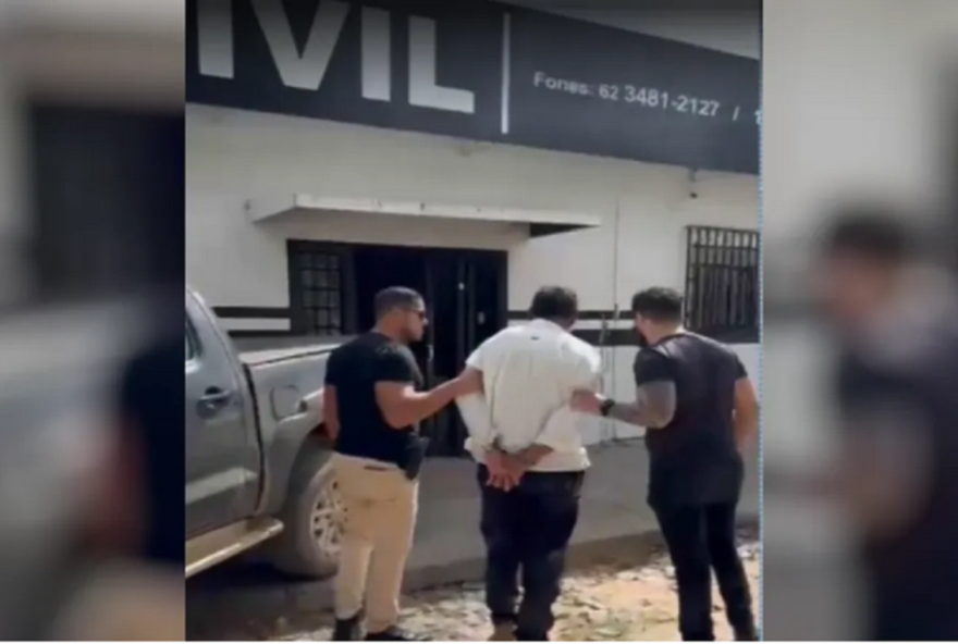 Jovem é preso após agredir namorada em ponto de ônibus em Planaltina de Goiás