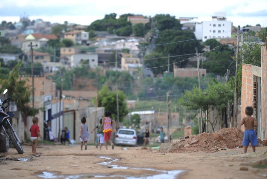 Brasil tem 32 milhões de crianças vivendo em situação de pobreza