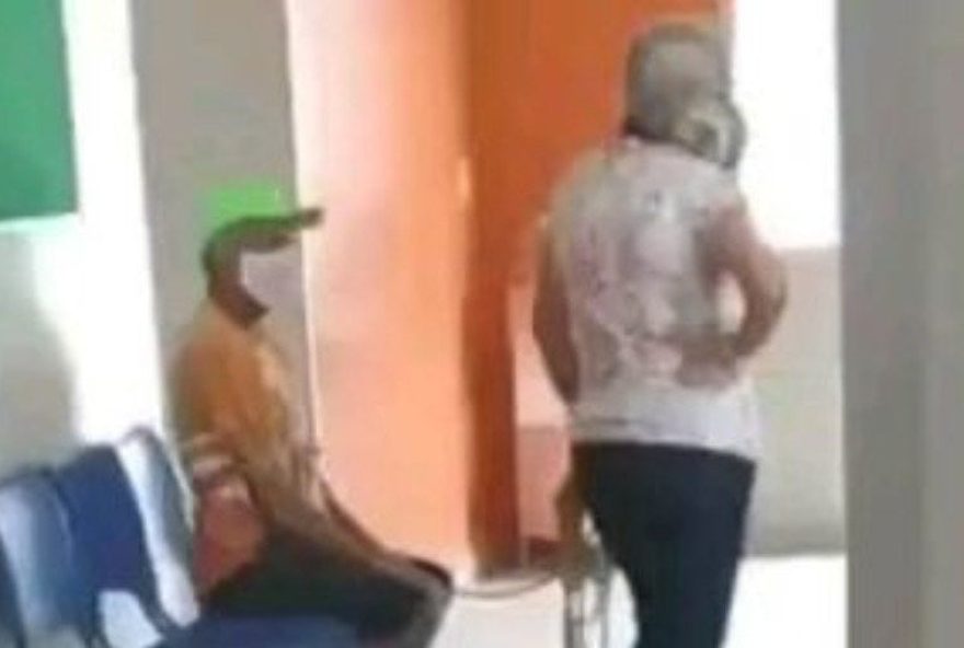 Vídeo: mulher leva marido amarrado para se vacinar e viraliza na internet