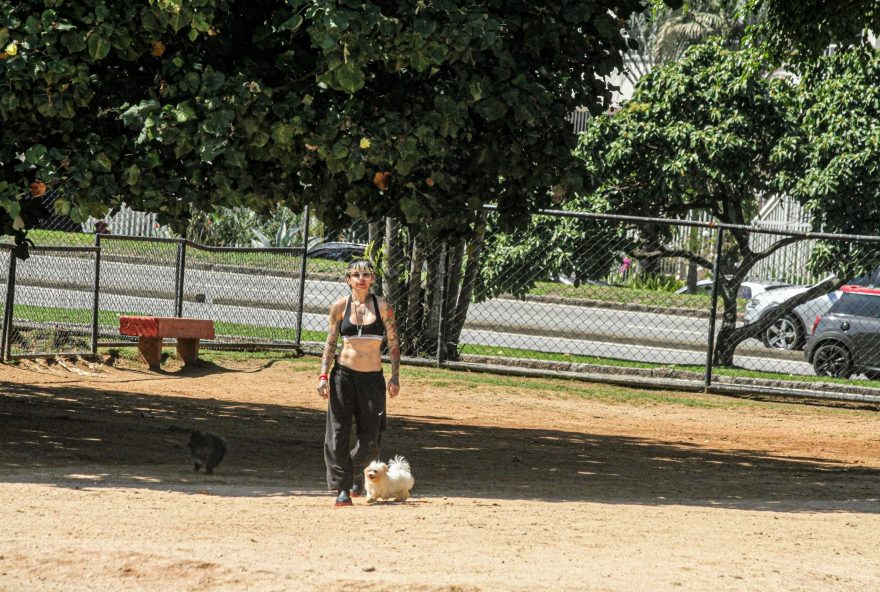 AGN_2194020 - Rio de Janeiro, BRASIL  - *EXCLUSIVO* Namorada de Monique Evans, DJ Cacá Werneck leva os cachorros para brincar no Parque da Lagoa - Fotos Daniel Delmiro

Pictured: DJ Cacá Werneck

AgNews 19 AGOSTO 2021 

BYLINE MUST READ: Daniel Delmiro / AgNews

Xico Silva
telefone: (21) 98240-2501
email: agnews.fotografia@gmail.com