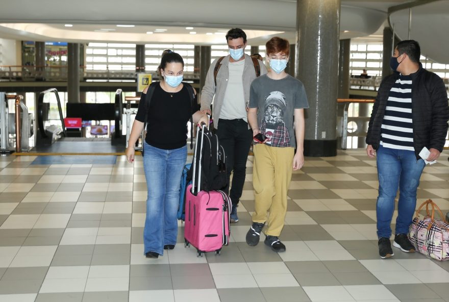 AGN_2202577 -  -  São Paulo, BRASIL  -  *EXCLUSIVO*  - Rodrigo Lombardi e família embarcam no aeroporto de Congonhas, em São Paulo.

AgNews 30 AGOSTO 2021 

BYLINE MUST READ: Lucas Ramos / AgNews

Xico Silva
telefone: (21) 98240-2501
email: agnews.fotografia@gmail.com

Pictured: Rodrigo Lombardi e família

Xico Silva
telefone: (21) 98240-2501
email: agnews.fotografia@gmail.com