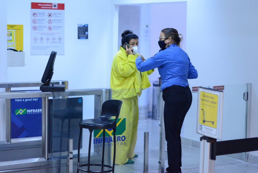 AGN_2211798 - Rio de Janeiro, BRASIL  -  *EXCLUSIVO*  - (Exclusivo) Regina Casé embarca no aeroporto Santos Dumont no Rio de Janeiro.

Pictured: Regina Casé

AgNews 9 SETEMBRO 2021 

BYLINE MUST READ: Webert Belecio / AgNews

Xico Silva
telefone: (21) 98240-2501
email: agnews.fotografia@gmail.com