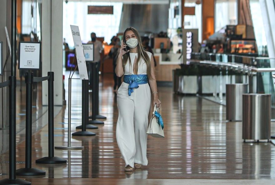 AGN_2215122 - *EXCLUSIVO* Rio de Janeiro, BRASIL  - Carla Diaz passeia no shopping Village Mall, no Rio de Janeiro.

Pictured: Carla Dias

AgNews 12 SETEMBRO 2021 

BYLINE MUST READ: edson aipim / AgNews

Xico Silva
telefone: (21) 98240-2501
email: agnews.fotografia@gmail.com