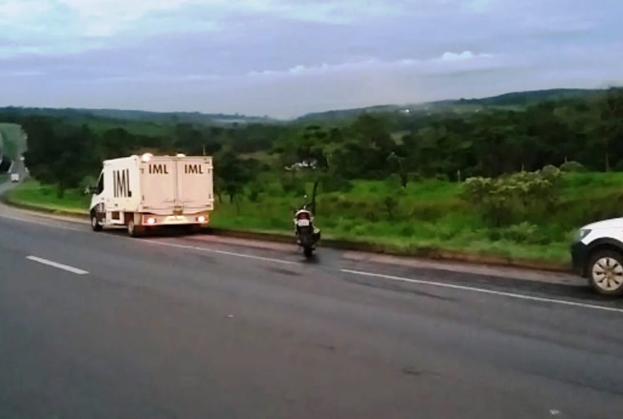 Condutor não resistiu aos ferimentos e morreu no local. / Foto: PRF.