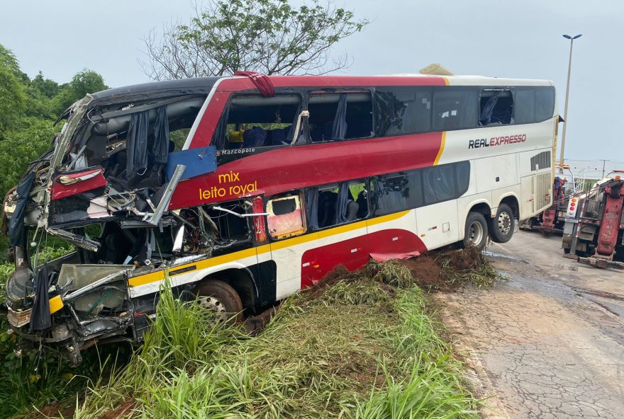 Acidente de ônibus Aparecida de Goiânia BR-153