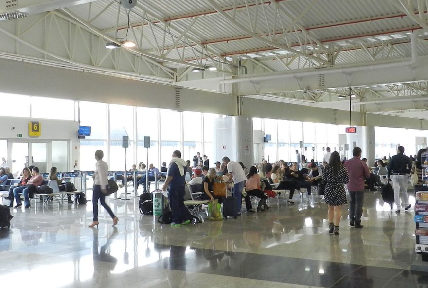 Greve dos aeronautas causa atraso e cancelamento de voos em Goiânia