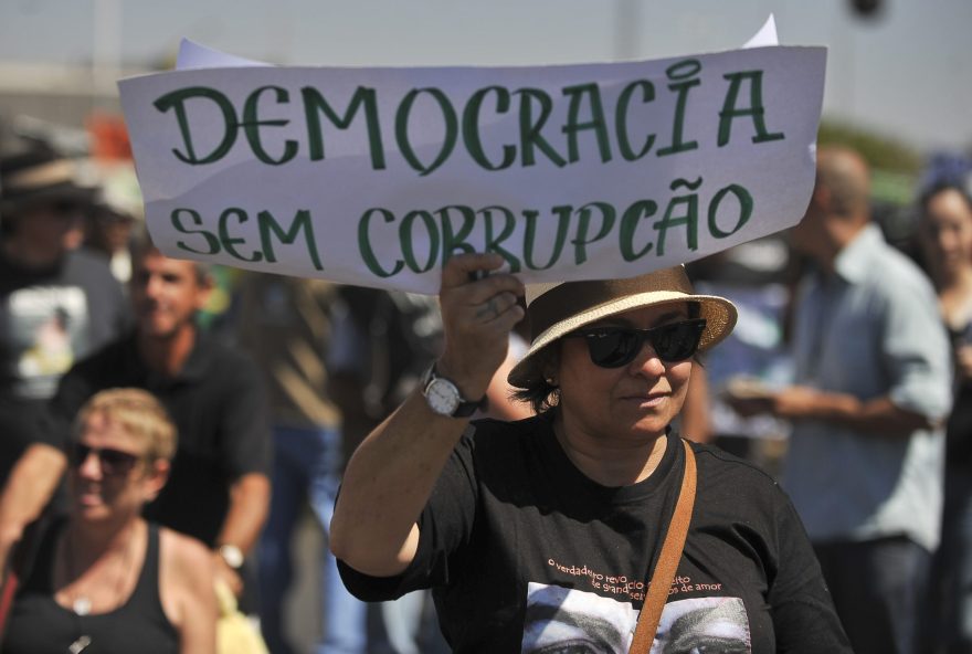 Brasil cai 10 posições no ranking de percepção de corrupção