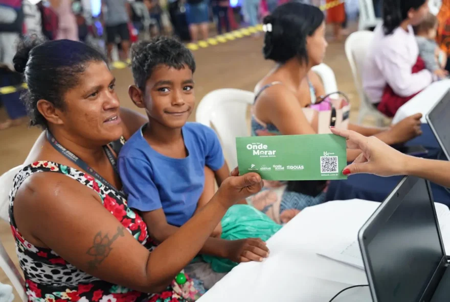 Serão entregues mais de 3 mil cartões do Aluguel Social em junho e julho (Foto: Edgard Soares e Octacílio Queiroz)