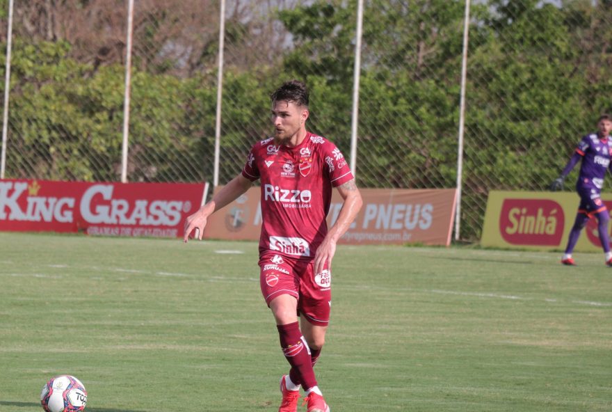 André Krobel, do Vila Nova, durante treinamento