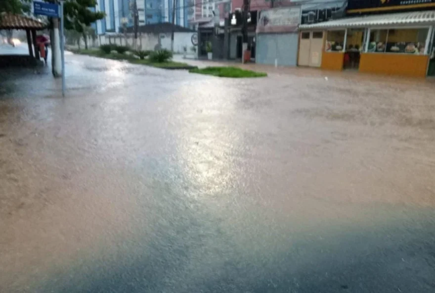 Temporal em Angra (Foto: Reprodução)