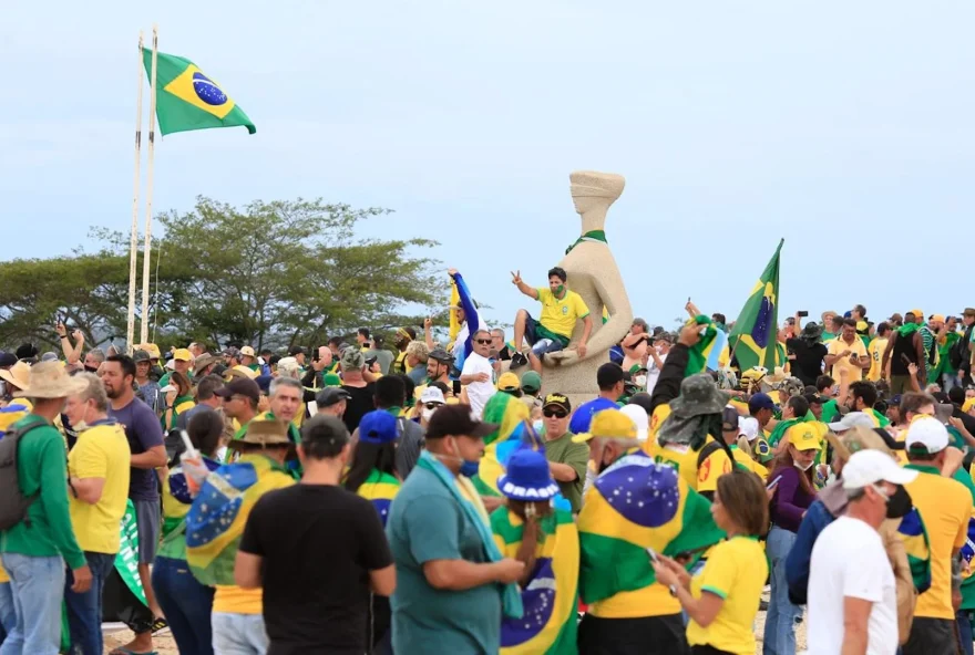 Bolsonaristas presos após atos terroristas são vacinados contra Covid-19