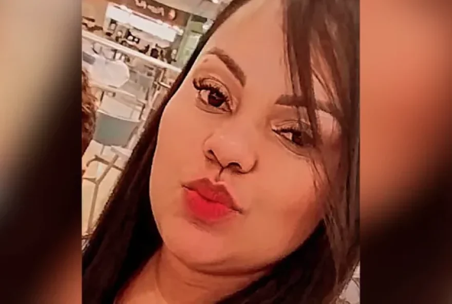 Mãe morre atropelada ao tentar segurar carro desgovernado com filhos dentro