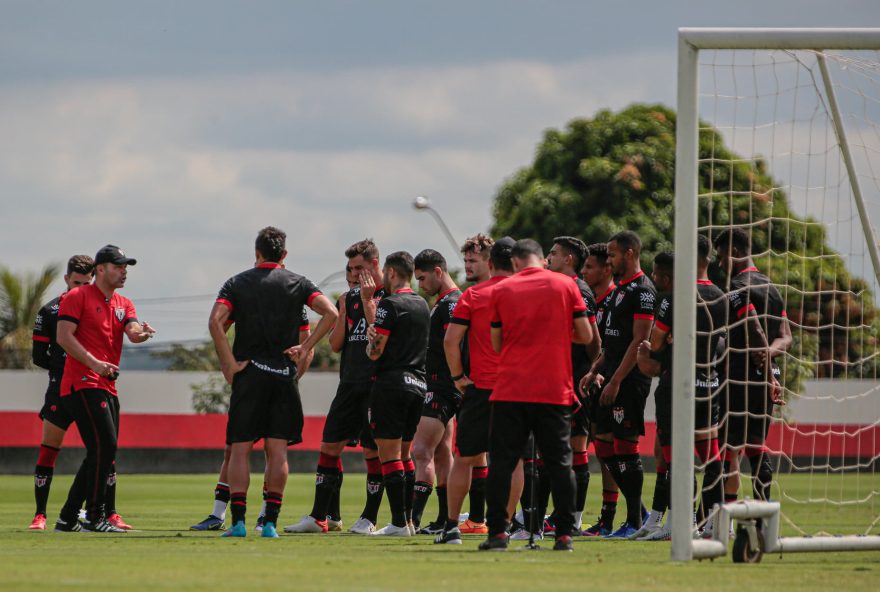 Atlético-GO antes de jogo na Sula