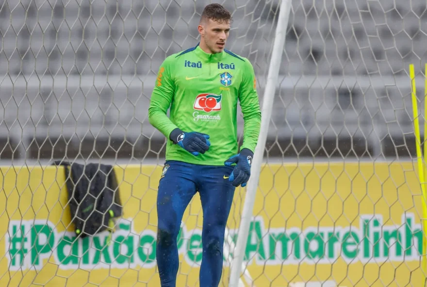 Bento-goleiro-da-Selecao-Brasileira-e1759838910119