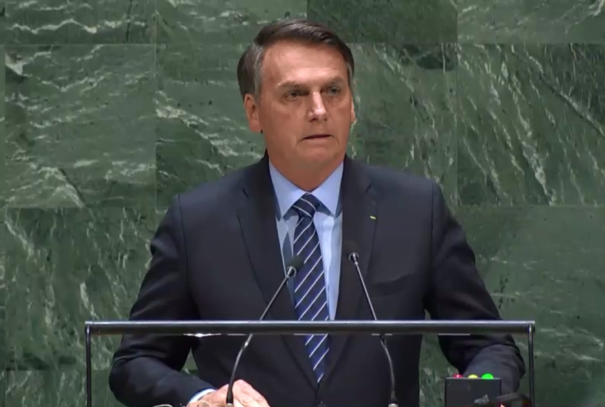 Bolsonaro em discurso na ONU. | Entre os indiciamentos de crimes estão infração de medidas sanitárias preventivas e emprego irregular de verba pública.