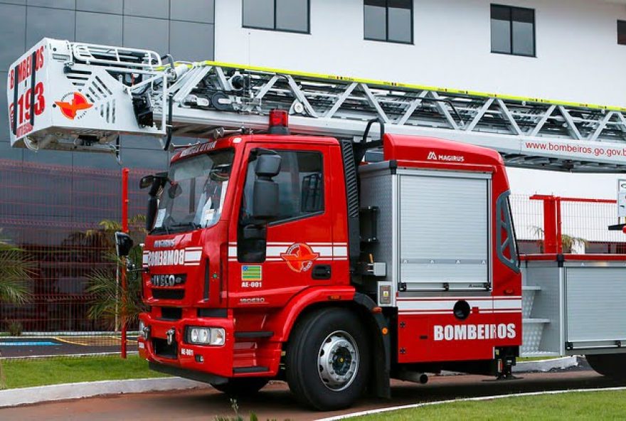 Bombeiros recebem novas viatura e equipamentos nesta terça-feira (6). / Foto: CBMGO.