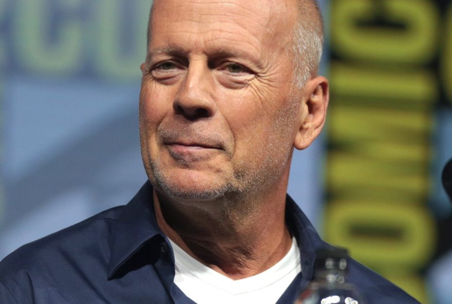 Após diagnostico de Afasia, Bruce Willis anuncia aposentadoria