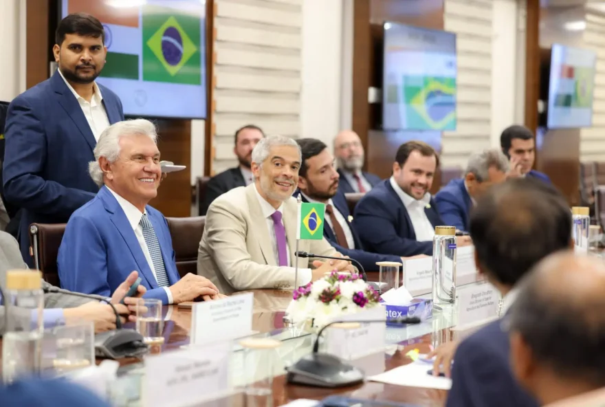 Governador Ronaldo Caiado durante reunião com o ministro da Agricultura da Índia, Bhagirath Choudhary, em Nova Delhi (Foto: Junior Guimarães)