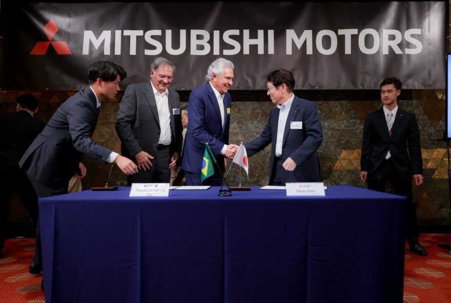 No primeiro dia da missão internacional no Japão, Caiado acompanha na sede da Mitsubishi assinatura de ato que oficializa a o início das exportações da unidade de Catalão para a América do Sul (Júnior Guimarães)