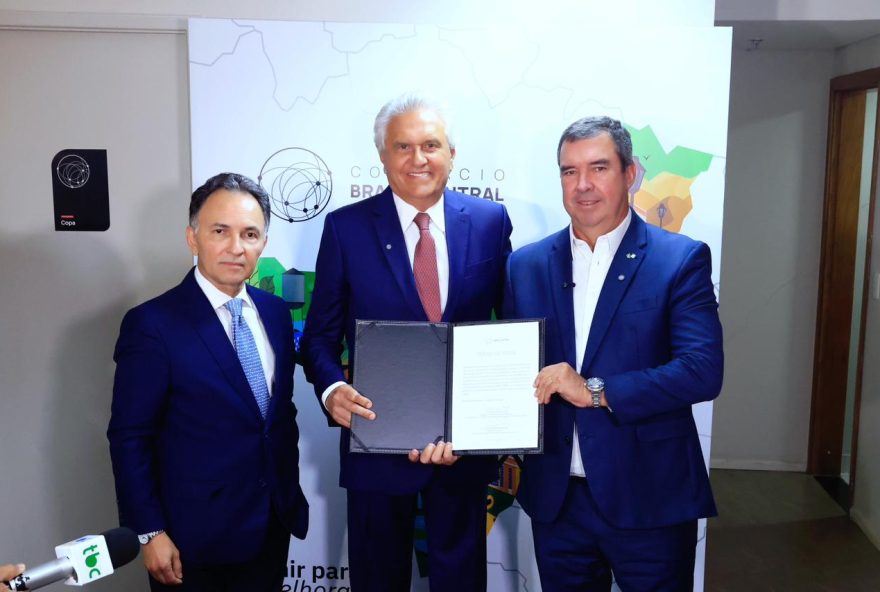 Caiado-repassa-presidencia-do-Consorcio-Brasil-Central-a-Eduardo-Riedel_Secom Caiado-repassa-presidencia-do-Consorcio-Brasil-Central-a-Eduardo-Riedel_Secom