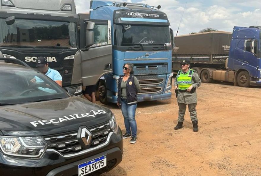 Ação fiscal contou com a colaboração do policiamento ostensivo da cidade de Edéia, Comando Volante do município de Aragarças, Batalhão Fazendário e Apoio Fiscal Fazendário. (Foto: Economia)