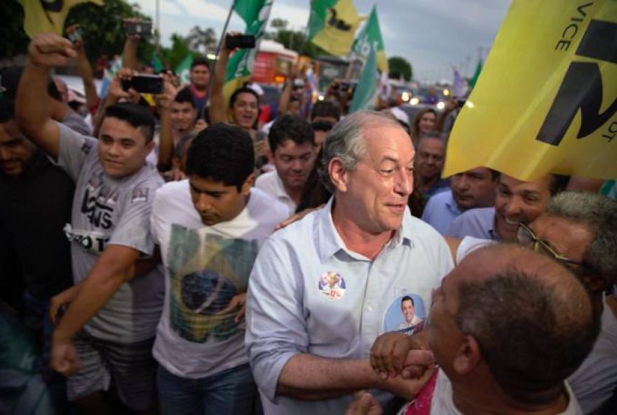 Ciro Gomes faz caminhada entre a Praça Cívica e a Praça Universitária nesta sexta-feira (21), em Goiânia. / Foto: Divulgação.