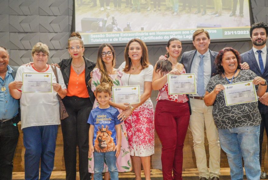 Em solenidade em homenagem a conselheiros tutelares, primeira-dama Gracinha Caiado se coloca à disposição da classe para discussão de políticas públicas voltadas a crianças e adolescentes 
Foto: Hegon Corrêa