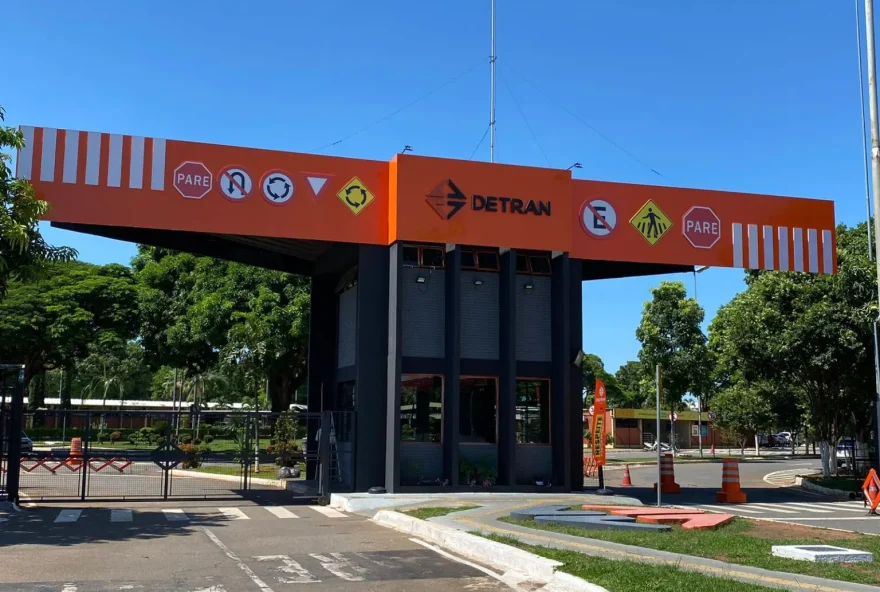 Para apresentar a defesa prévia de multas de competência do Detran, Goinfra e de outras 11 prefeituras conveniadas, é necessário acessar o portal Expresso (Foto: Detran-GO)