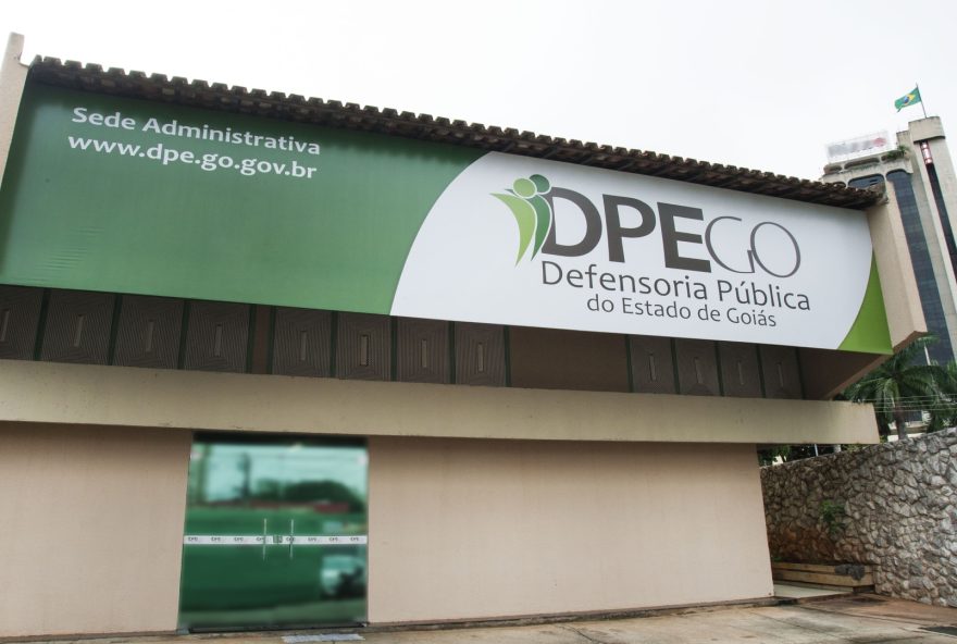 Sede da DPE-GO: Na Instituição, a carga horária do estágio é de 5 horas, com auxílio-transporte de R$ 240 e remuneração de R.100 (Foto: Divulgação)