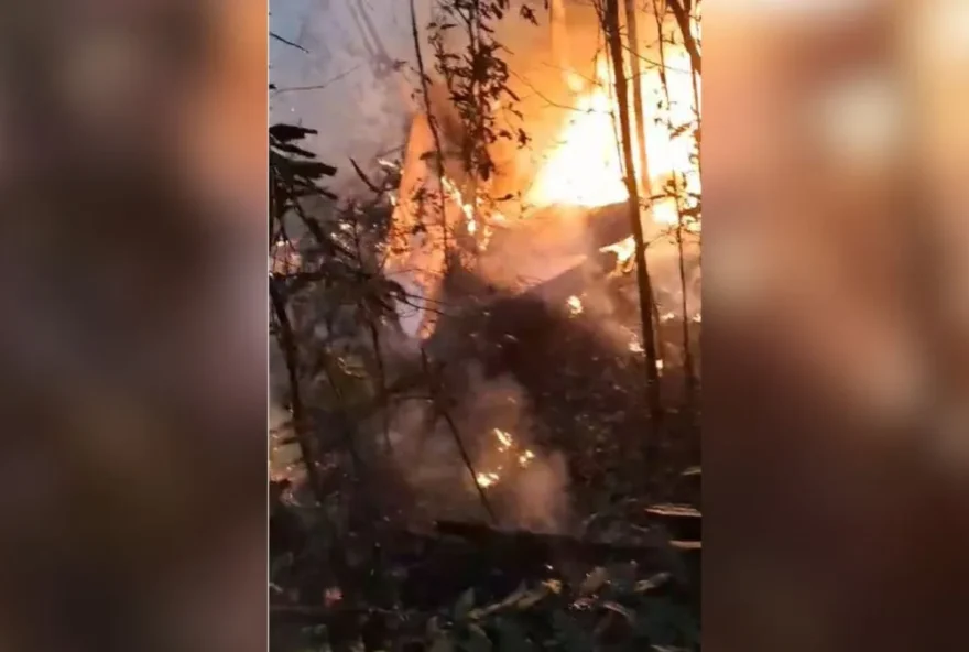 Testemunhas relataram que o avião havia decolado em direção a São José do Rio Claro, quando sofreu pane. (Foto: Reprodução)