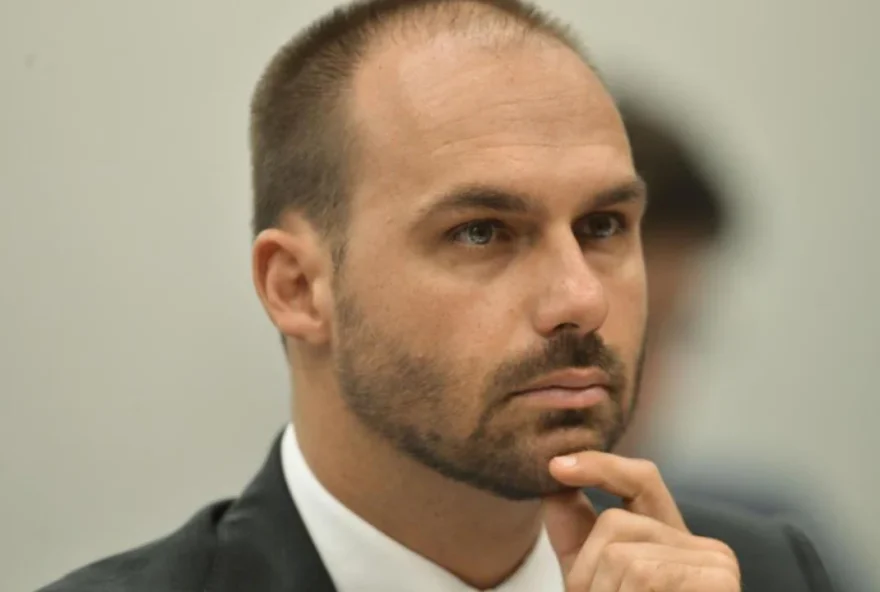 Eduardo Bolsonaro também pede a convocação da subprocuradora Lindôra Araújo, que assina o relatório da PGR (Foto: Agência )Brasil