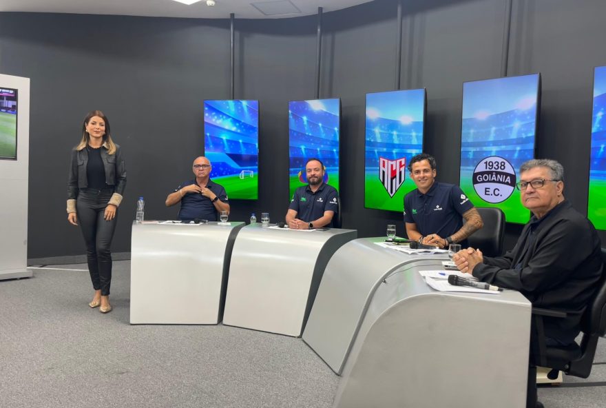 Equipe de esportes da TV Brasil Central no Goianão 2024 (da esquerda para a direita: Thaís Freitas, Rupert Nickerson, Daniel Santana, Danilo Dias e Jair Cardoso