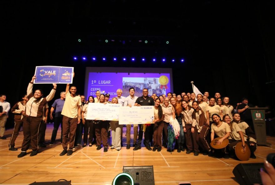 Governador Ronaldo Caiado participa de solenidade de premiação de estudantes do Programa Estudantes de Atitude em dezembro 
(Foto: Secdu-GO)