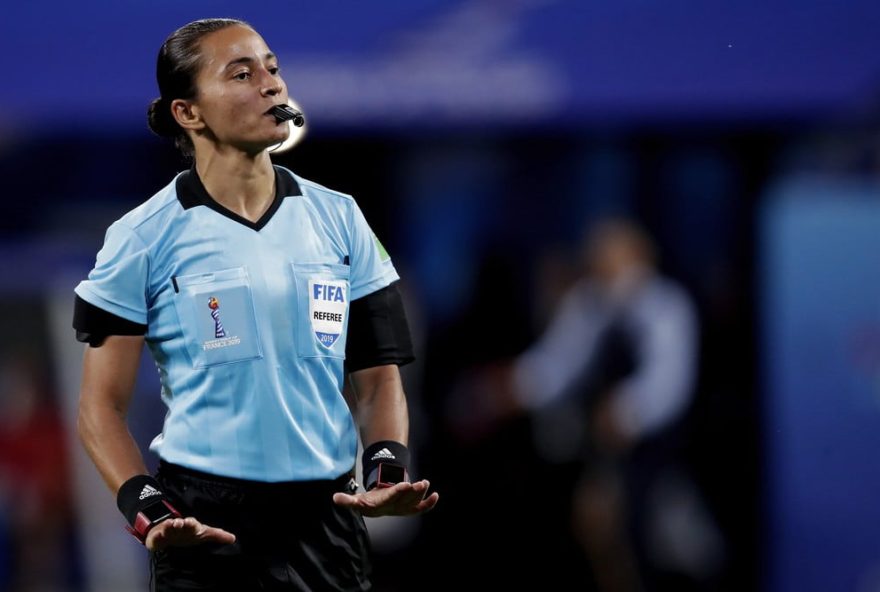 Edina-Alves-arbitra-fifa