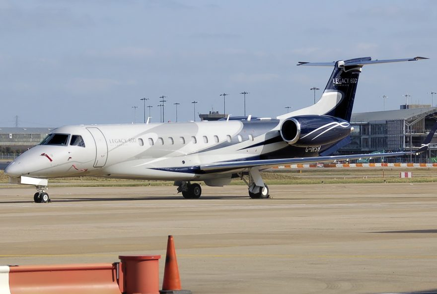 Embraer_legacy_600_g-irsh_arp