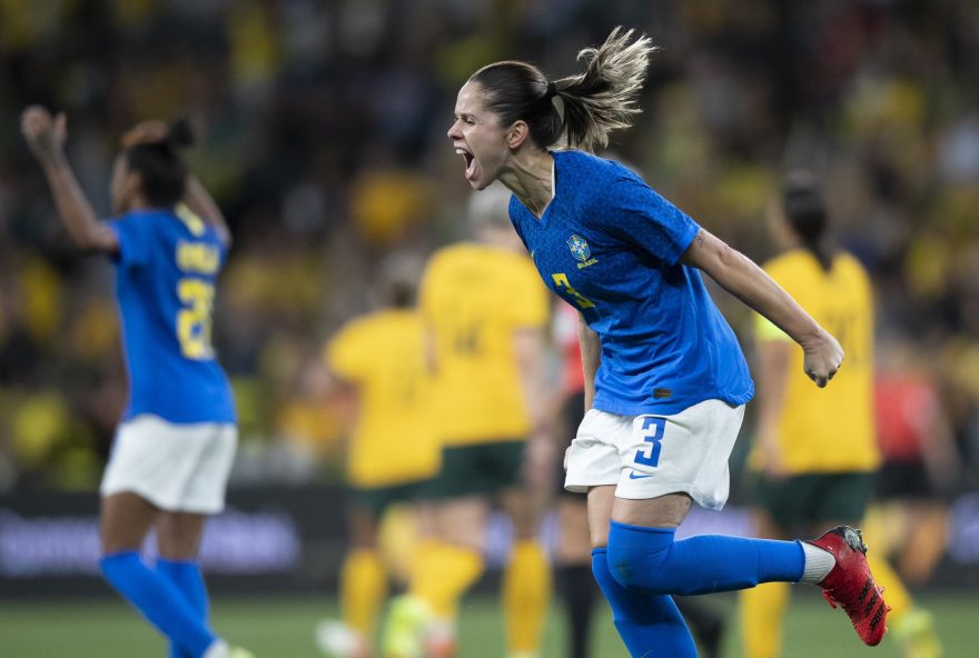 Erika comemora o gol do Brasil de futebol feminino diante da Austrália