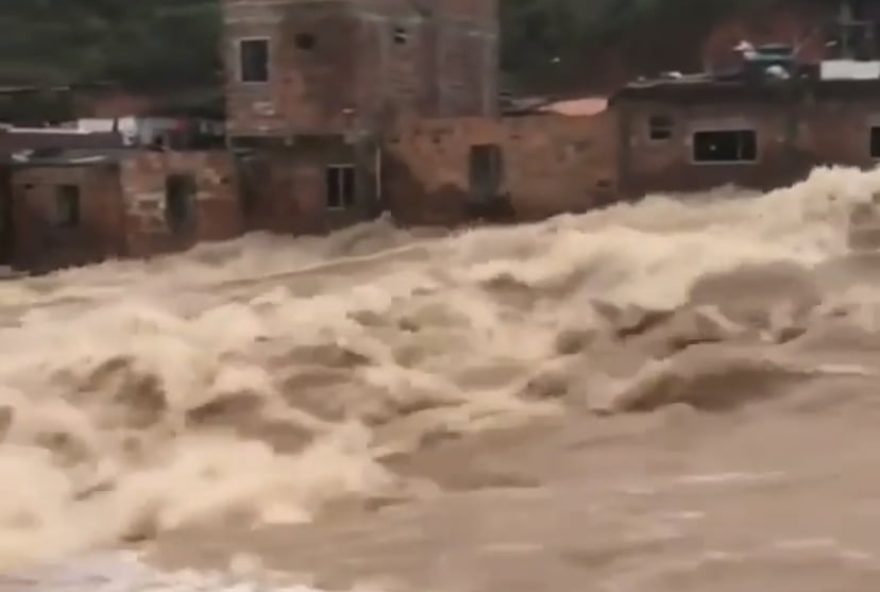 Chuvas no sul da Bahia deixam rastros de destruição