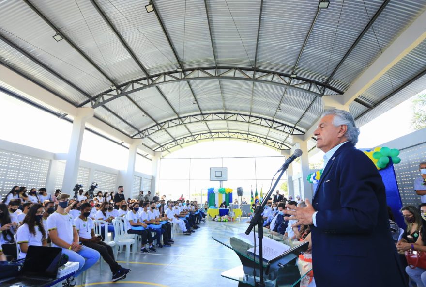 Governador Ronaldo Caiado visita escola estadual em Aparecida de Goiânia (Foto: Secom)