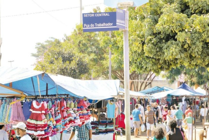 Projeto que permite funcionamento da Feira Hippie por três dias é aprovado pela Câmara