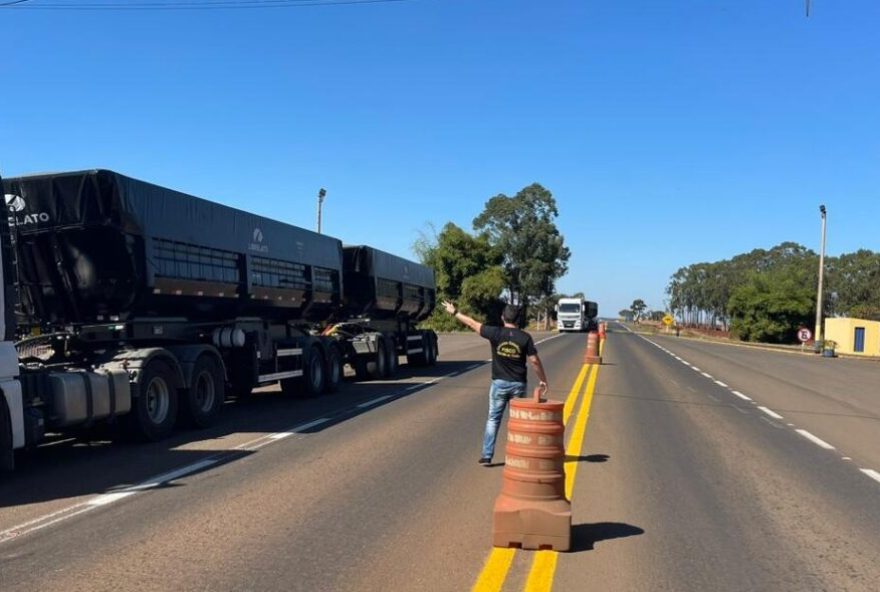 oram abordados mais de 7 mil caminhões de carga e quase 300 deles (3%) tinham alguma irregularidade (Foto: Divulgação)