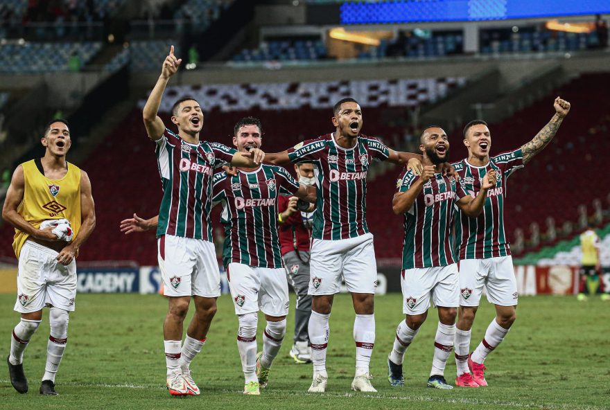 Fluminense comemora vitória sobre o Flamengo pelo Brasileirão