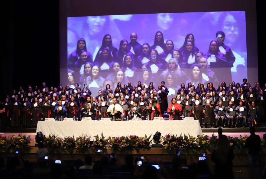 Graduandos de todo o estado comemoraram não apenas o encerramento da trajetória acadêmica e o início da caminhada profissional, mas também histórias de superação, perseverança e conquistas 
(Foto: UEG)