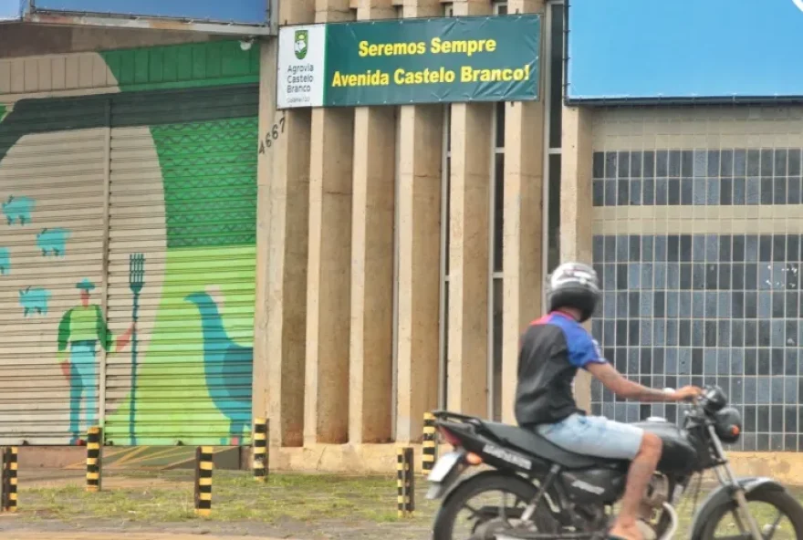 Juíza suspende lei que trocava o nome da Avenida Castelo Branco para Iris Rezende