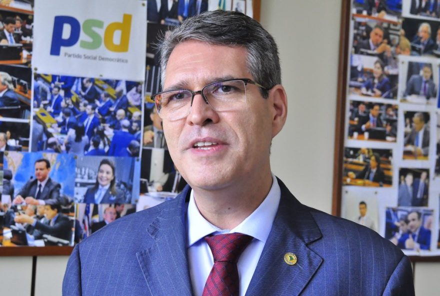 Presidente da Codego, ex-deputado Francisco Júnior não vai apoiar o pré-candidato do seu partido, o PSD. Ele caminhará com Sandro Mabel em detrimento do projeto de Vanderlan Cardoso.