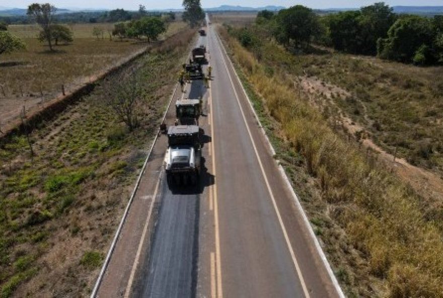 Trecho da GO-230, entre Vila Propício e Itapuranga, está passando por obras de melhorias do asfalto
(Foto: Reprodução/ Goinfra)