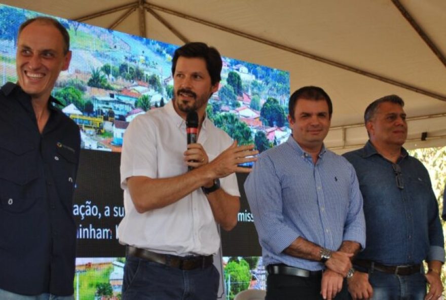 Daniel Vilela durante inauguração da primeira usina híbrida de geração de energia elétrica do estado, em Gameleira de Goiás (Foto: PC Rocha)