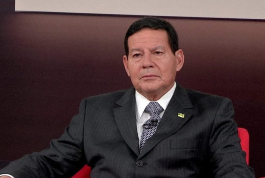 PRTB desistiu que o General Hamilton Mourão represente Jair Bolsonaro nos debates. / Foto: Reprodução / Globonews.